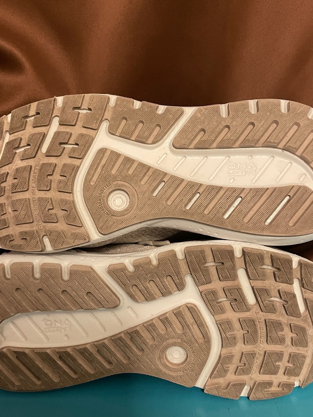 Brooks Ariel GTS 24 Coconut Chateau Portabello Running Shoes Womens 10 - Picture 8 of 13